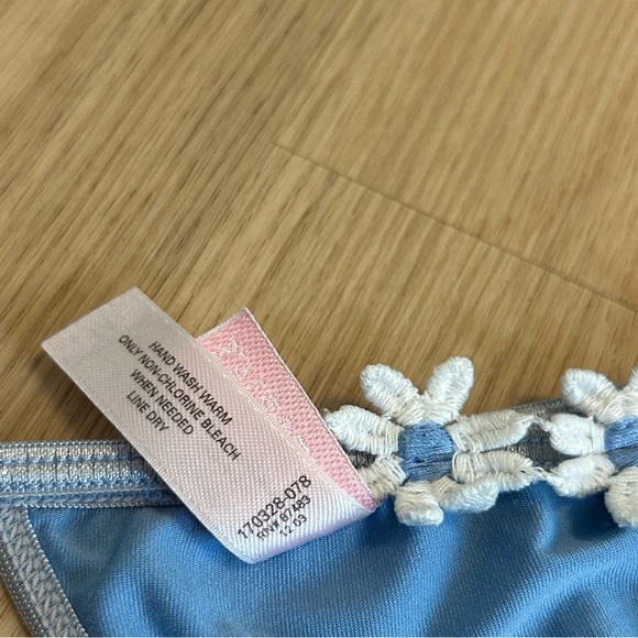 2003 Y2K Vintage Victoria’s Secret Floral Appliqué V String Thong Panty M - Picture 5 of 5